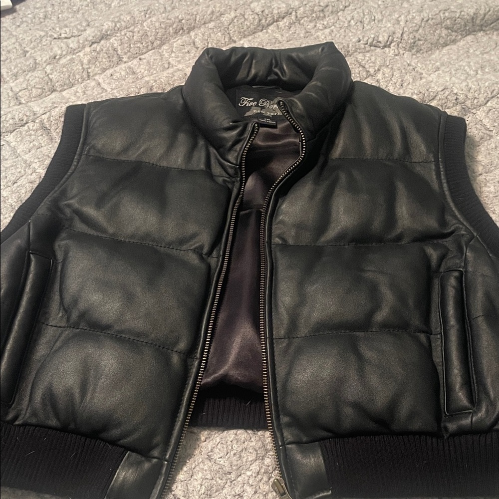 Men's or Women’s Black Puffer Vest 💯leather Fits like a large size outerwear